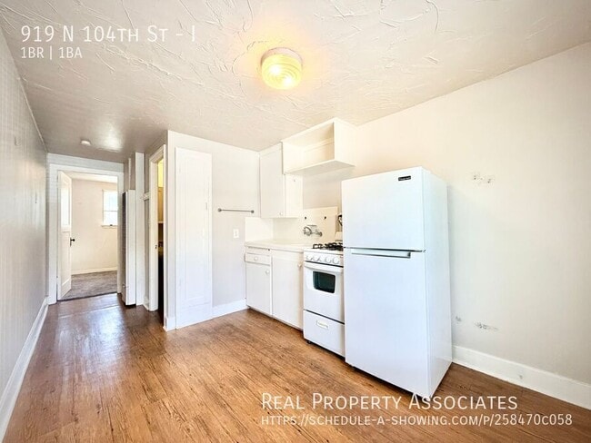 Photo - 919 N 104th St Unit I