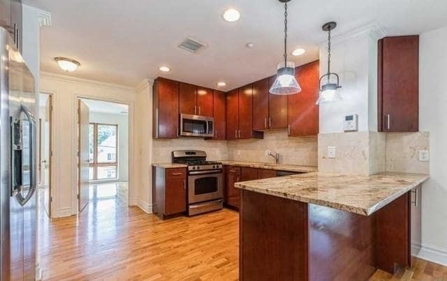 Building Photo - 17 Meadow Rd Unit # 210