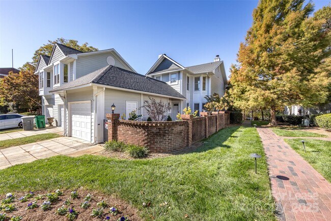 Photo - 412 Clarkson Green St