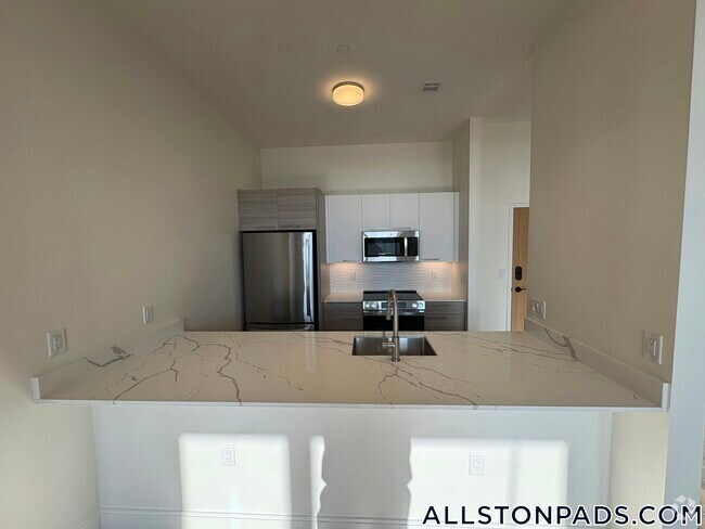 Building Photo - 1079 Commonwealth Ave Rental
