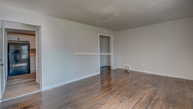 Photo - 2561 Harrison St