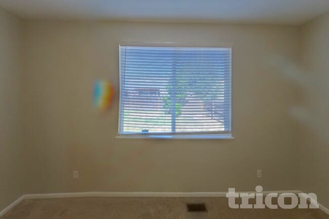 Photo - 565 Winebrook Way