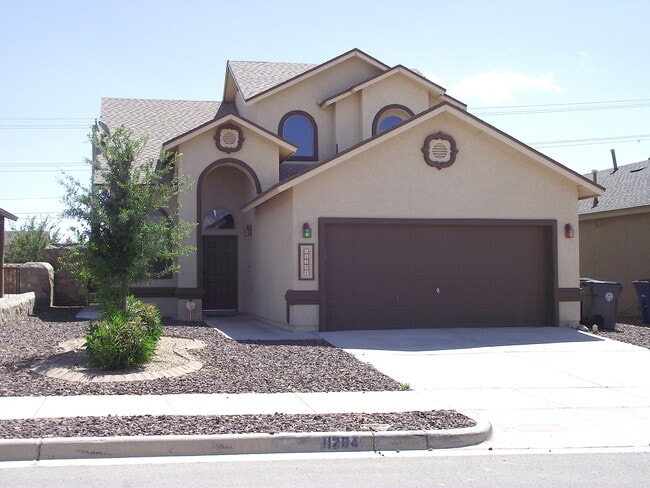 Building Photo - Northeast/Sandstone Ranch Estates 4bed/2.5bath with REFRIG A/C!