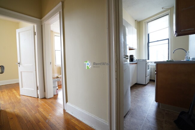 Building Photo - 223 Essex St Rental