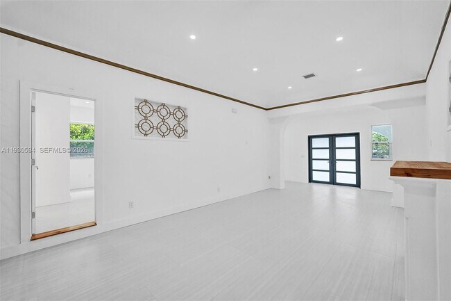 Photo - 1430 Michigan Ave