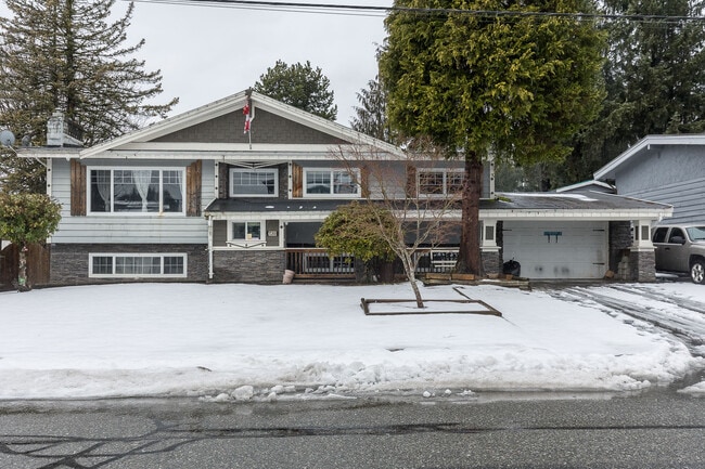 Building Photo - 2088 Majestic Crescent