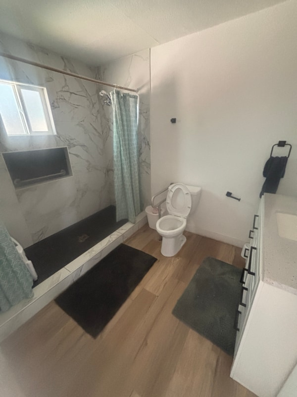 Photo - 1170 E 43rd St