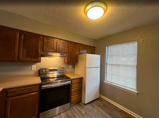 Kitchen - 541 Lex Dr