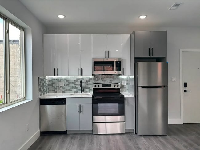 Photo - 675 N 41st St Unit 3