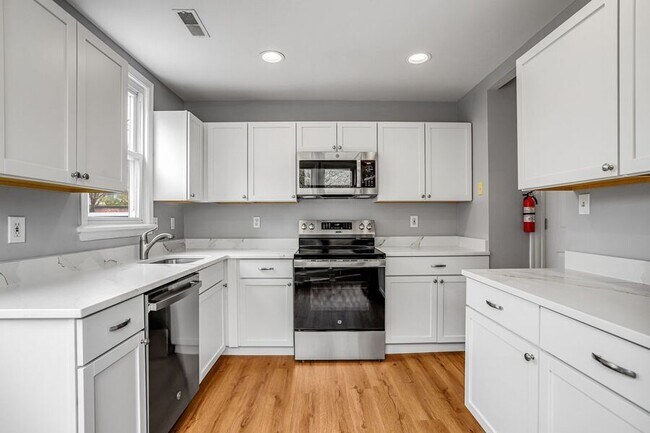 Building Photo - 349 Kentucky Ave SE