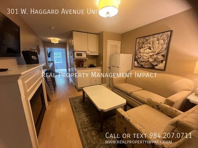 Photo - 301 W Haggard Ave