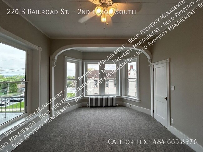 Building Photo - 220 S Railroad St Unit 2nd floor South