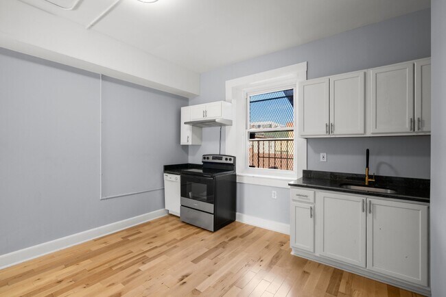 Photo - 112 W Mulberry St