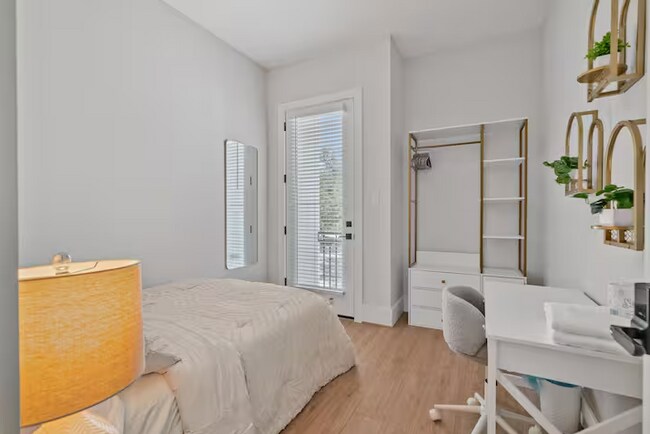 Photo - 1206 Moody St