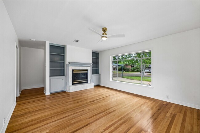 Photo - 2203 Bron Holly Dr