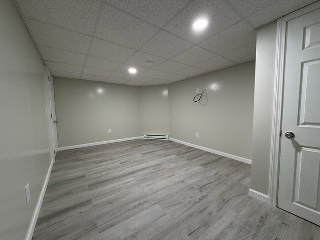 320-322-322 Wood St Unit Room A