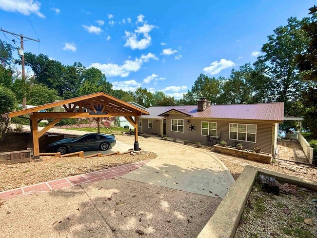Building Photo - 129 W Lakeshore Dr Rental