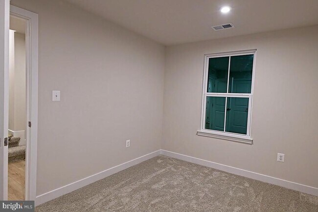 Photo - 9390 Tanfield Dr