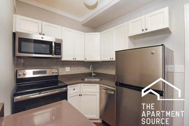 Building Photo - 817 W Lakeside Pl Unit 106