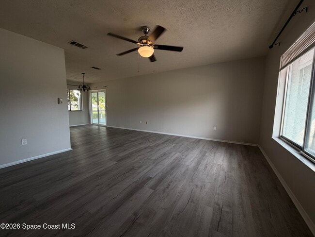 Photo - 1256 Dawn St NE