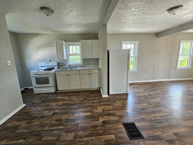 Building Photo - 622 E 29th St Unit B Rental