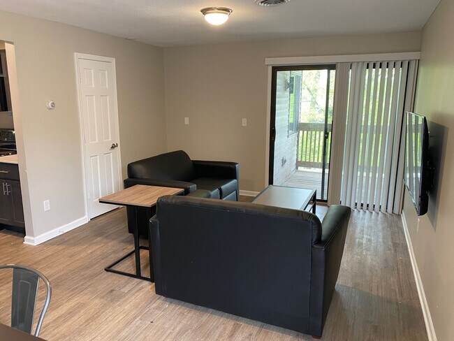 Photo - 106 S Gregory