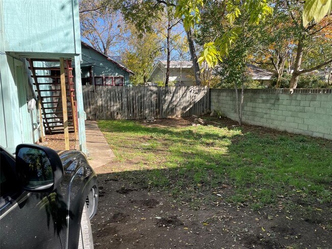 Photo - 1809 W 38th St