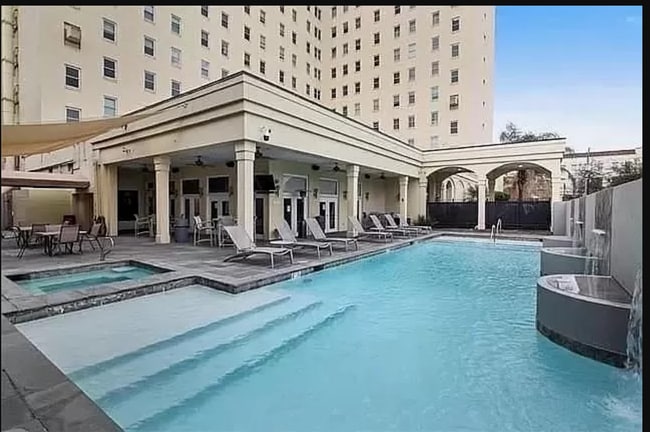 Pool & Hot Tub - 1205 Saint Charles Ave Unit 1213