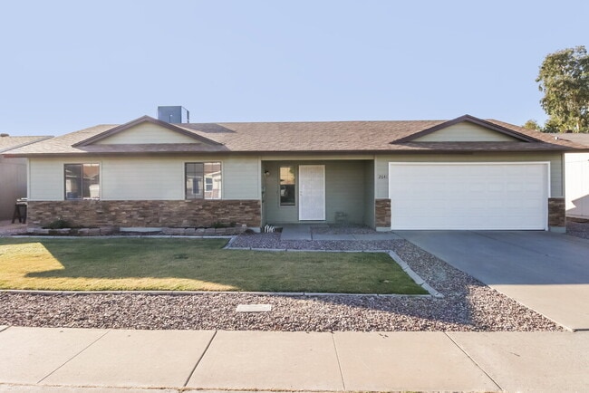 Building Photo - 2641 E Isabella Ave