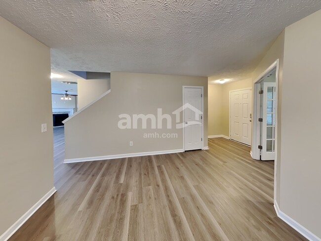 Photo - 3404 Boxelder Way