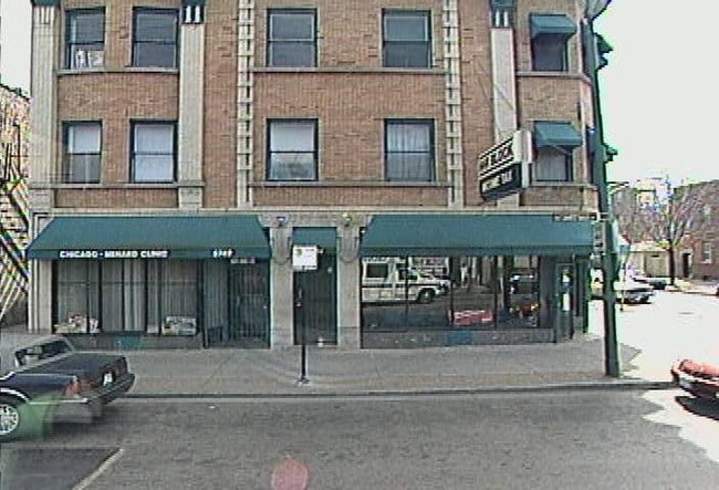 5749 W Chicago