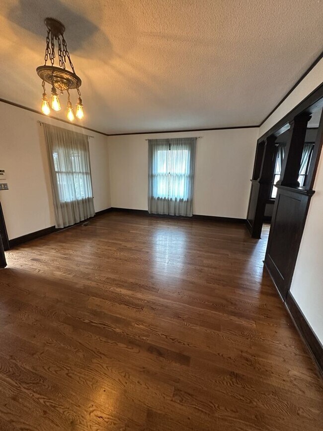 Photo - Available Now! 3 Bed 2 Bathroom with a Fenced Yard!