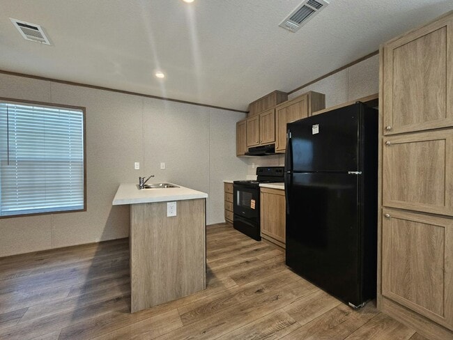551 James Ct