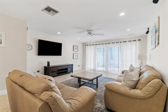 Photo - 842 SE 19th Ave