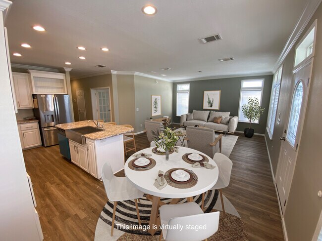 Photo - 5307 Camelot Dr E