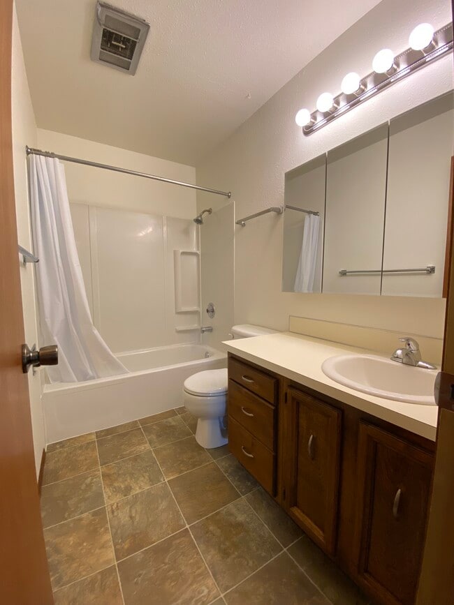 Photo - 512 11th St NE Unit #2