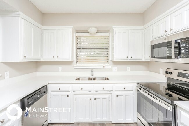 Photo - 3652 Village Green Dr