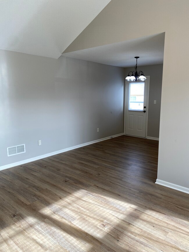 Photo - 220 SW Chartwell Cir