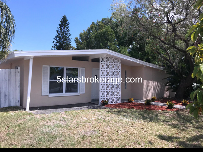 Building Photo - 1121 N Saturn Ave Rental