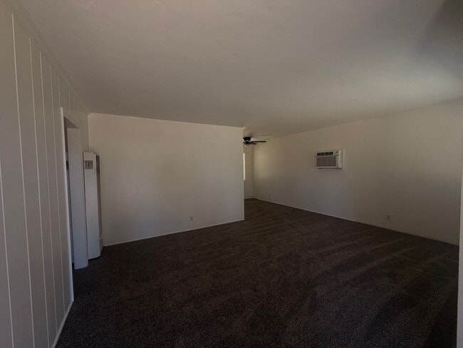 Photo - 7732 Willow Ave