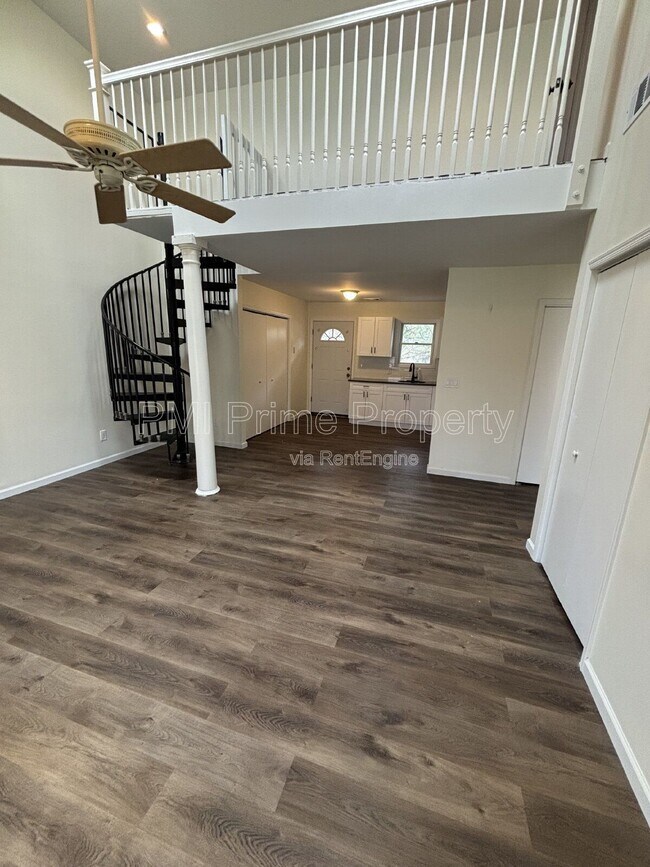 Photo - 887 Edwards Rd Unit D