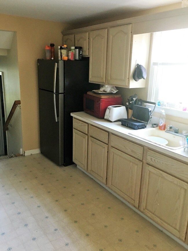 Kitcen - 135 Evergreen Ave