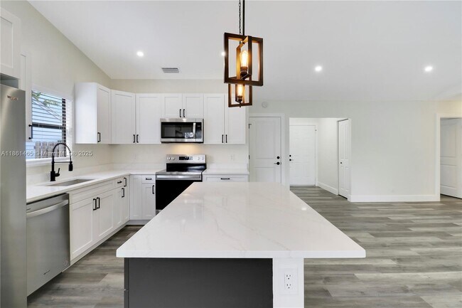 Photo - 143 Greentree Cir House