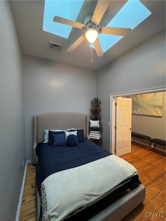 Photo - 2 W Park Row