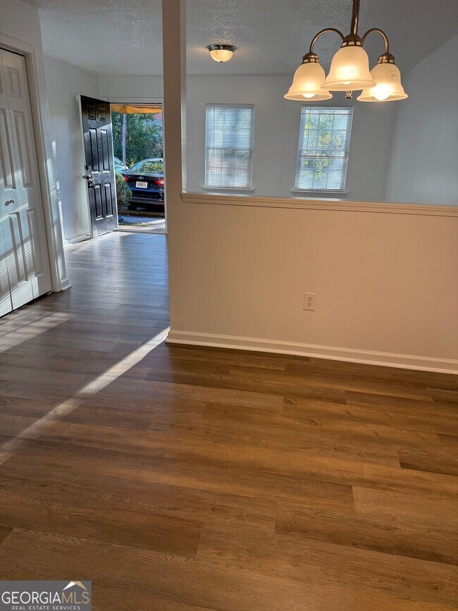 Photo - 132 Saine Dr SW