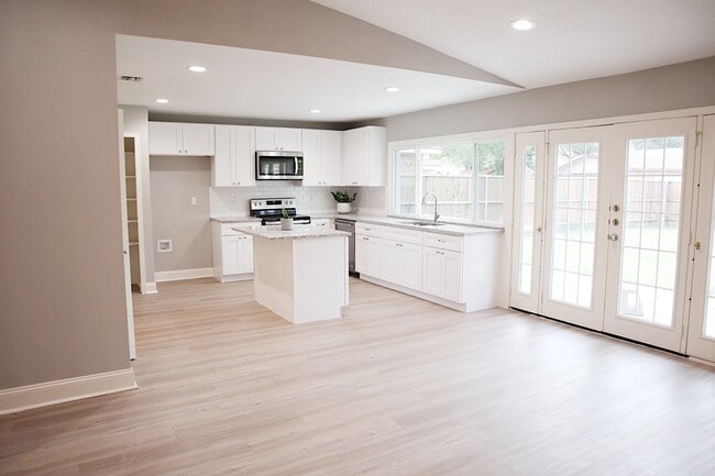 5212 Fisher Dr