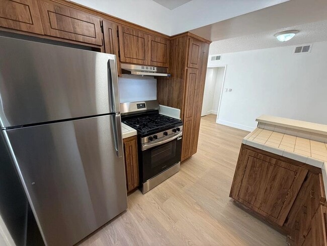 3636 Clarington Ave Unit 1