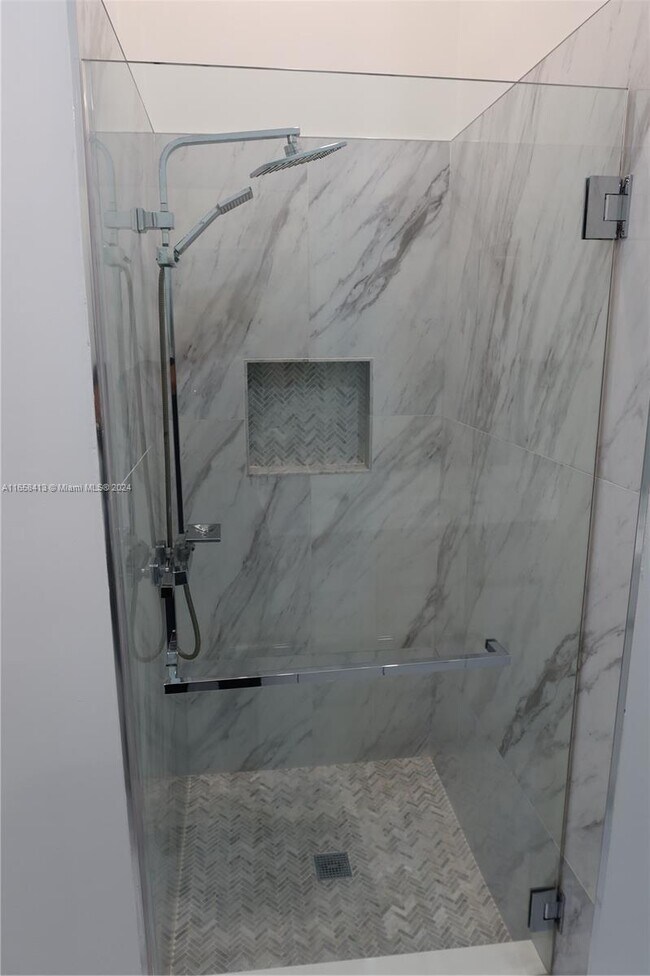 Photo - 454 SE 14th St