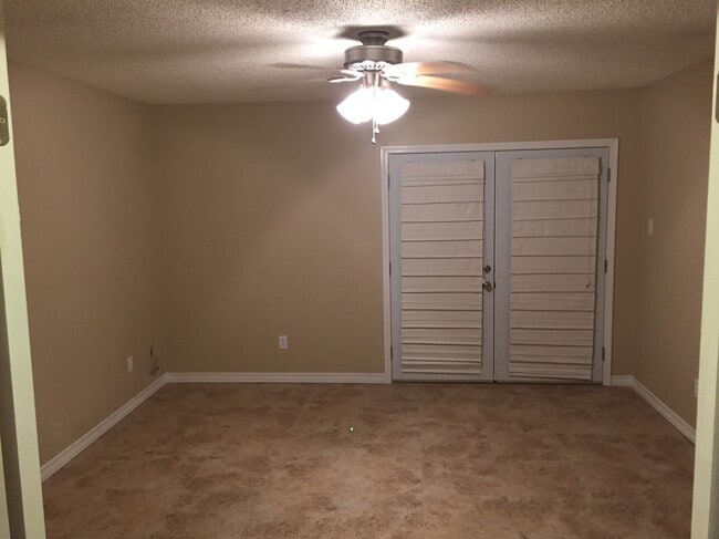 Photo - 14216 Woodlands Dr