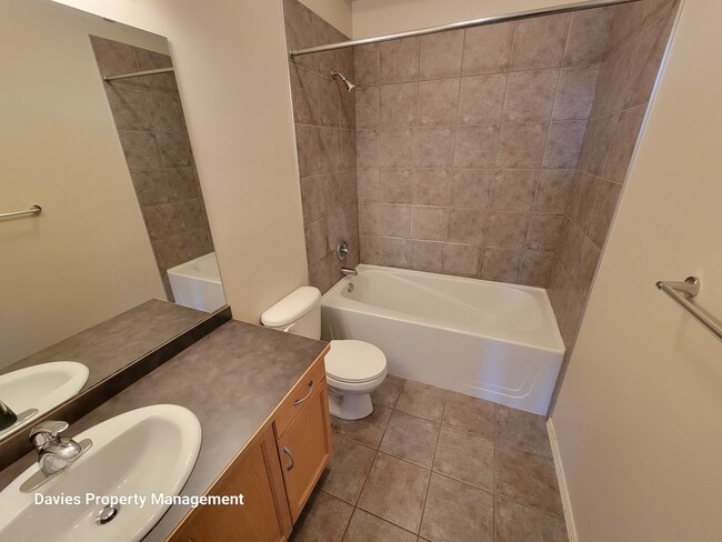 Photo - 4831-104A 104a St NW